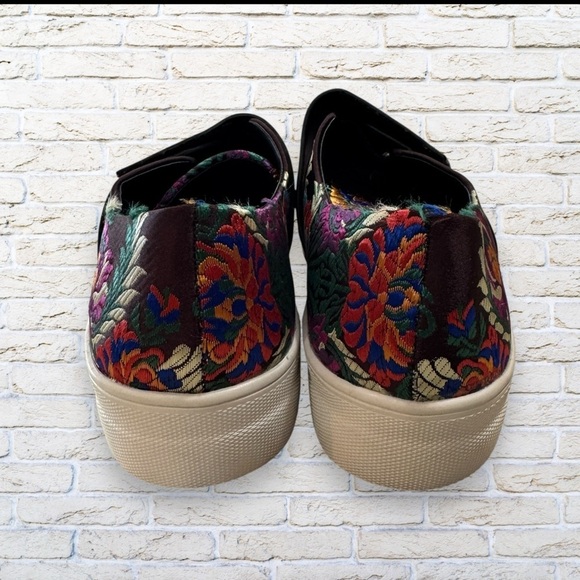 Design Lab by Lord & Taylor Tapestry Sneakers Size 8 - Picture 3 of 5